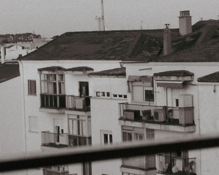 Hay un intruso en mi casa, o en mi vida, o la intrusa soy yo, o lo somos los dos…